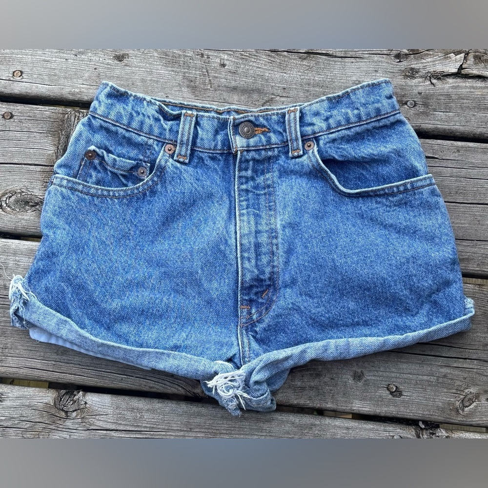 Vintage 90’s Levi’s 516 Denim Cut Off Jean Shorts Size 25 Waist